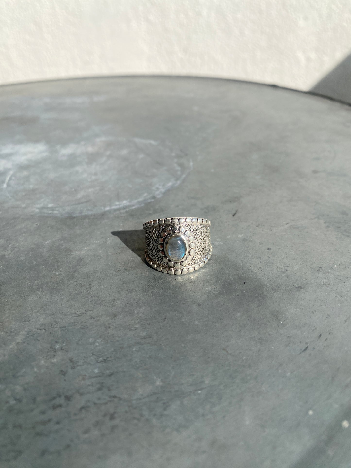 Ring labradorite