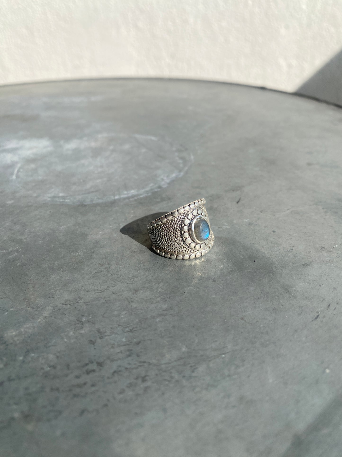 Ring labradorite