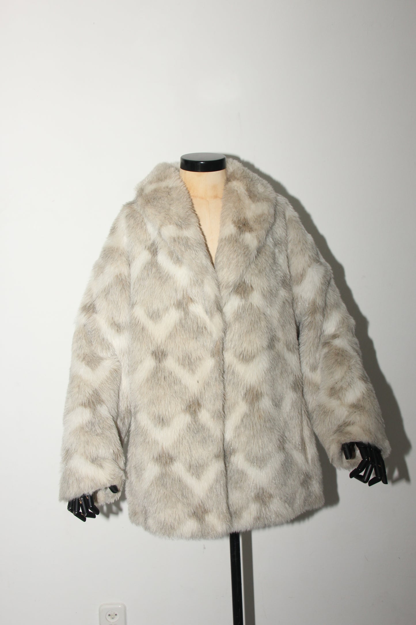 Faux fur coat white/grey