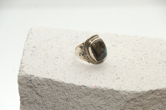 Ring Labradorite