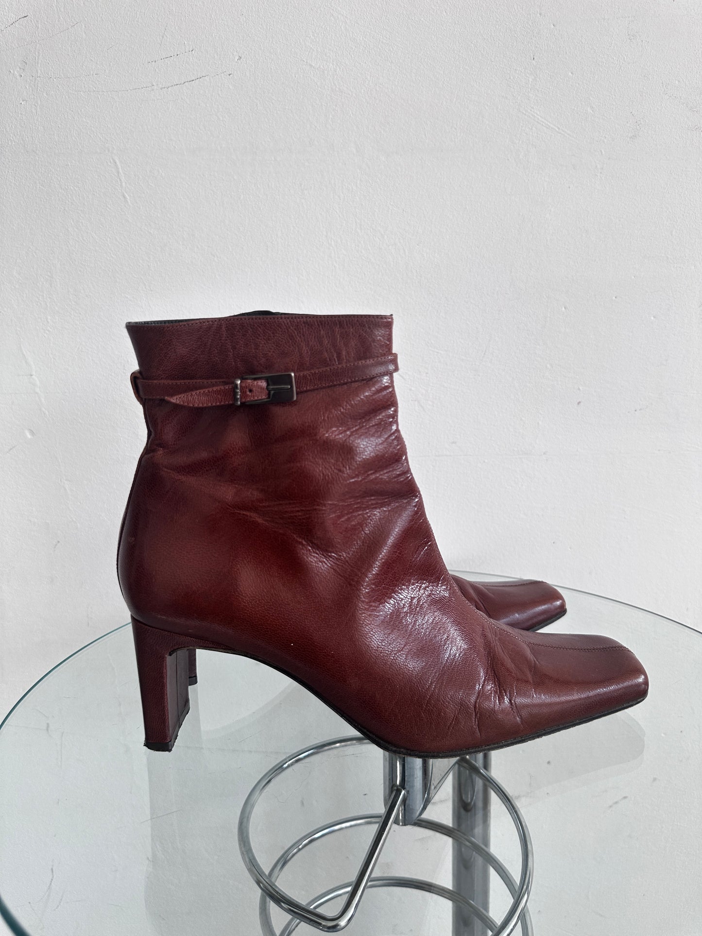 Vintage leather boots bordeaux