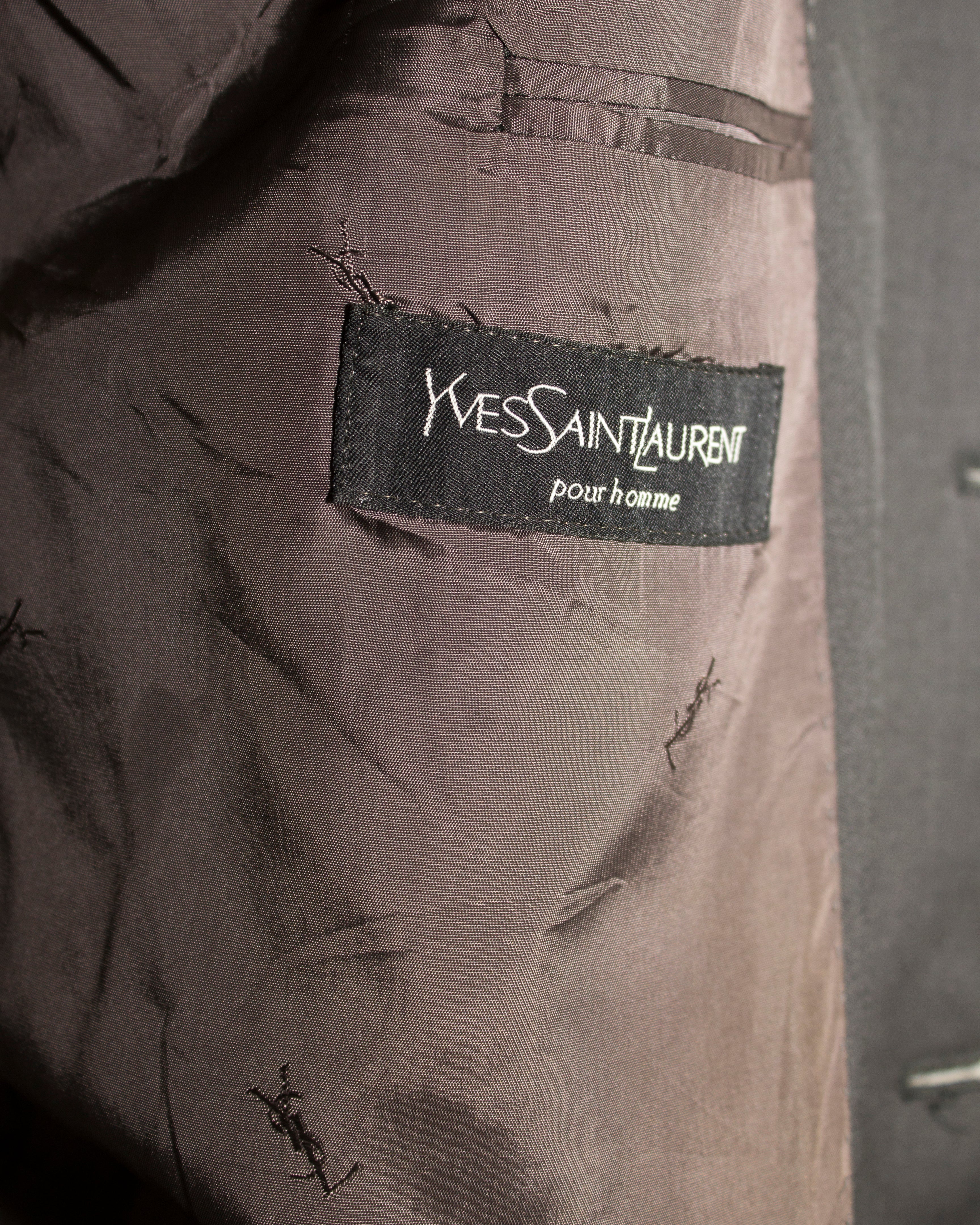 No 4 | YVES SAINT LAURENT GREY