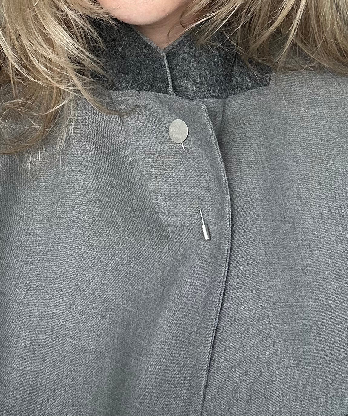 BLAZER PIN SILVER